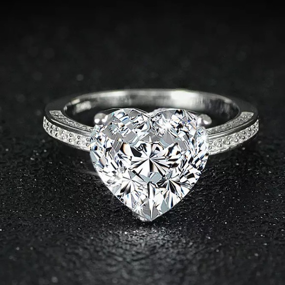 NWOT Silver White Sapphire Heart Ring